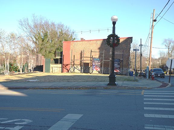 3rd image of 133 S Main St