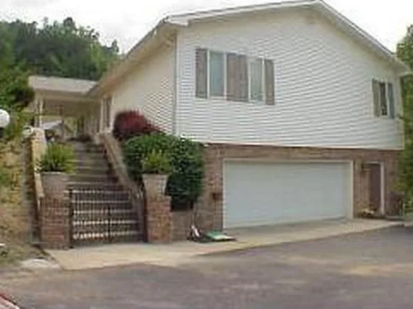 135 Shelby Yard, Shelbiana, KY 41562