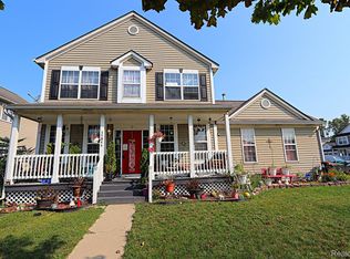 35846 Sussex Dr, Romulus, MI 48174