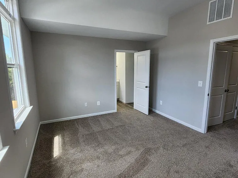 111 Coralyrose Ct — Photo 7