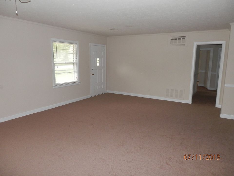 2nd image of 3818 Sherwood Dr