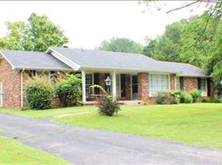 2093 Memorial Dr, Clarksville, TN 37043