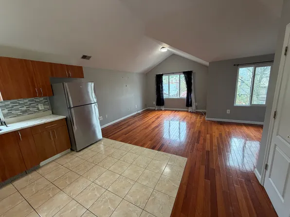 337 Britton Ave Fl 2nd, Staten Island, NY 10304