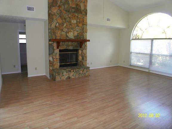 3rd image of 230 SW Chandler Ter