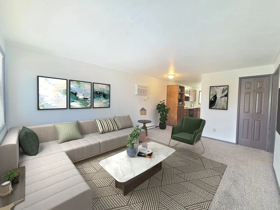 2410-2414 E Queen Ave.