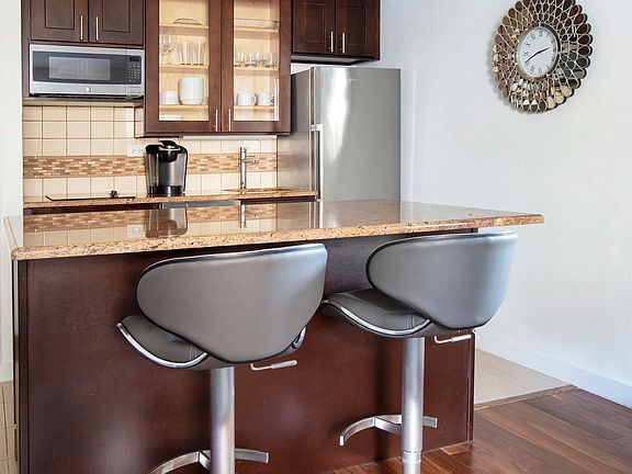 4th image of 150 W 51st St APT 1504