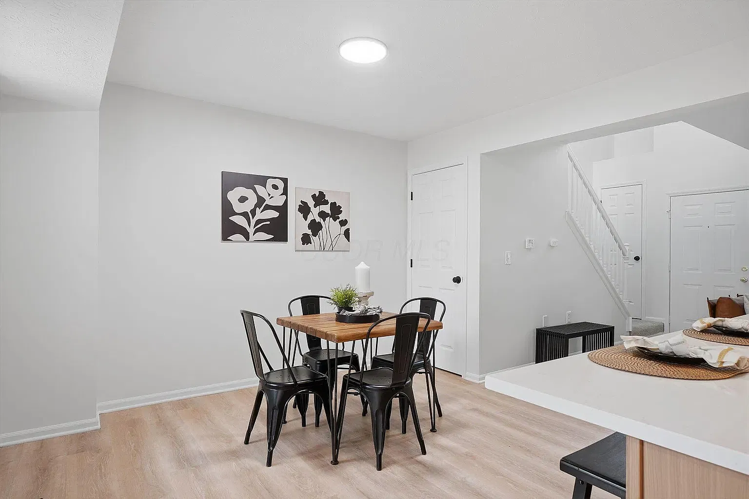 2 bed, 1372 sqft, $2,399 — Photo 3