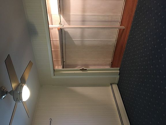 5th image of 864 E Elm St