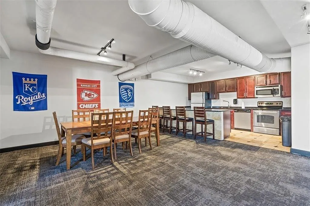 2 bed, 987 sqft, $1,900 — Photo 4