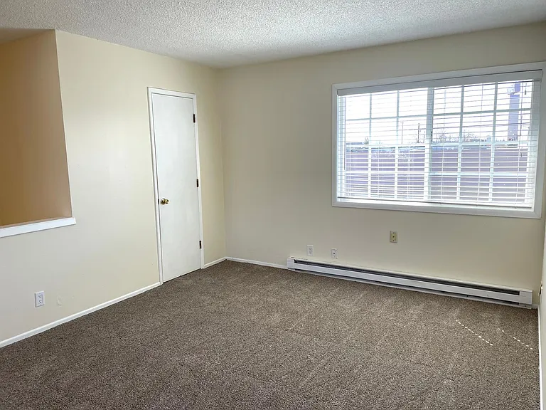 C2402 - Maple Court Apartments — Photo 56