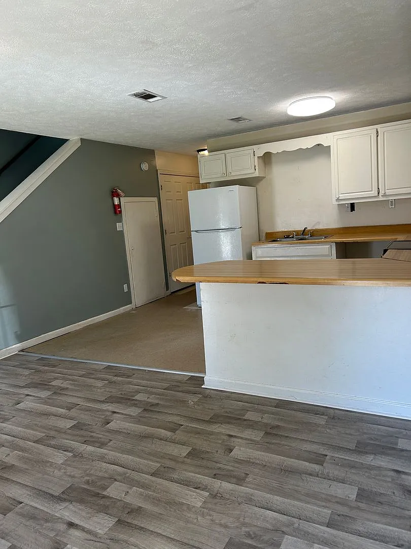 Renovated 3 Bedroom 2 Bath Home for Rent! — Photo 2