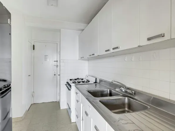 1 Fordham Hill Oval image 9 of 43