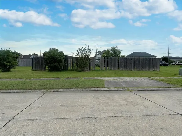 3112 Gallo Dr, Chalmette, LA 70043