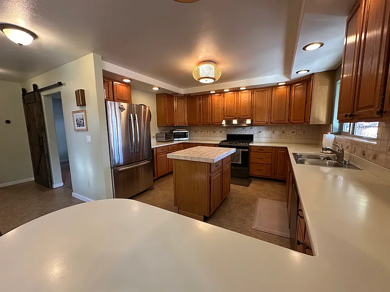 460 Lido Dr — Photo 5