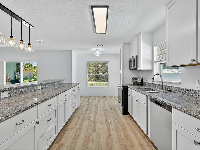 2205 S 33rd St — Photo 4