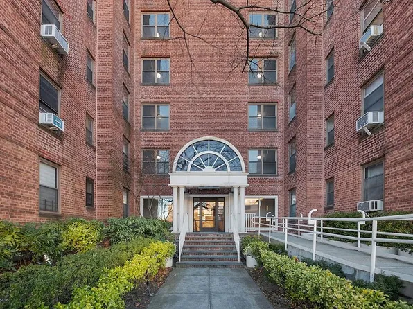 2140 Knapp St APT 1E, Brooklyn, NY 11229