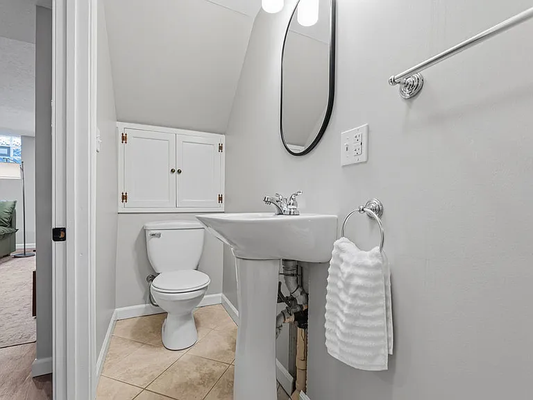 1789 Kings Ct #B — Photo 24