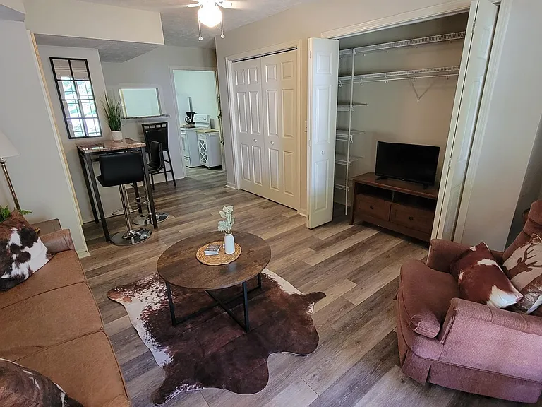 80 McIntosh Ln #B — Photo 4