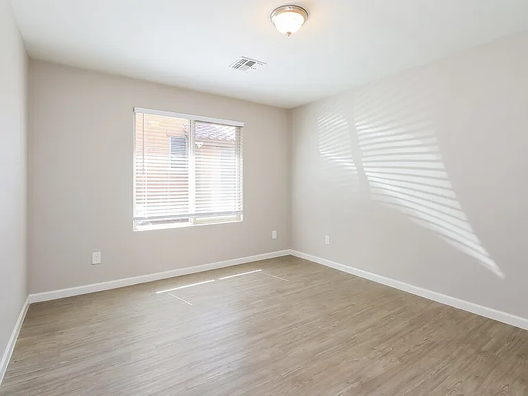 3825 E Frances Ln — Photo 12
