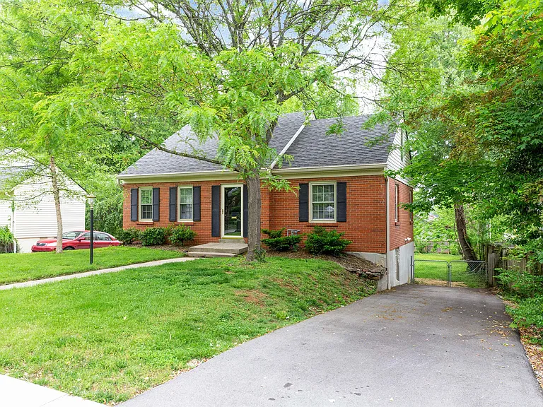 657 Montclair Dr — Photo 1