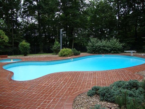 5th image of 1035 Suwannee Dr