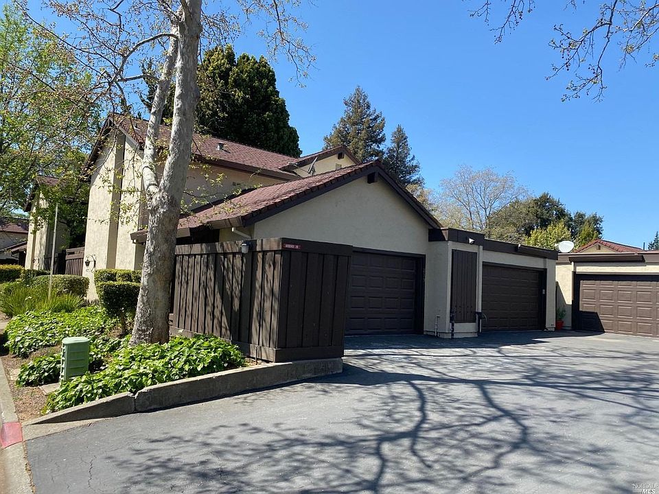 1st image of 219 Fairoaks Dr