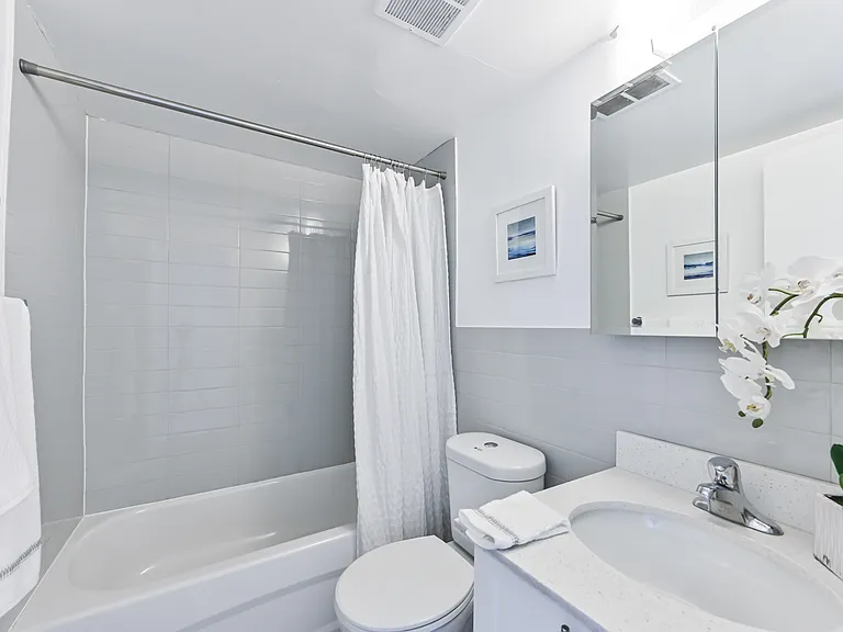20 Prince Arthur Ave — Photo 13