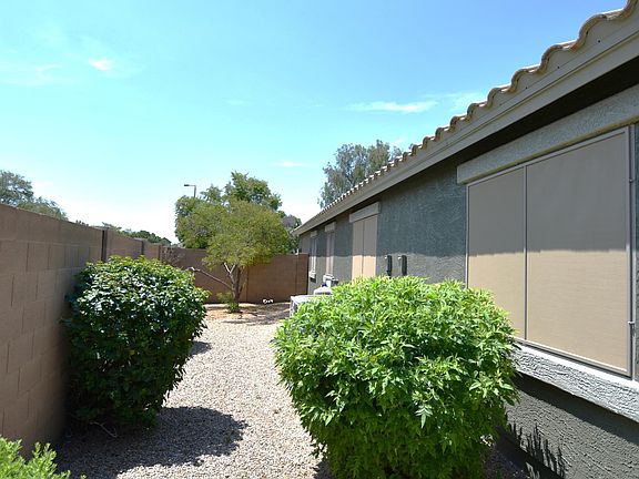 4th image of 634 W Desert Glen Dr