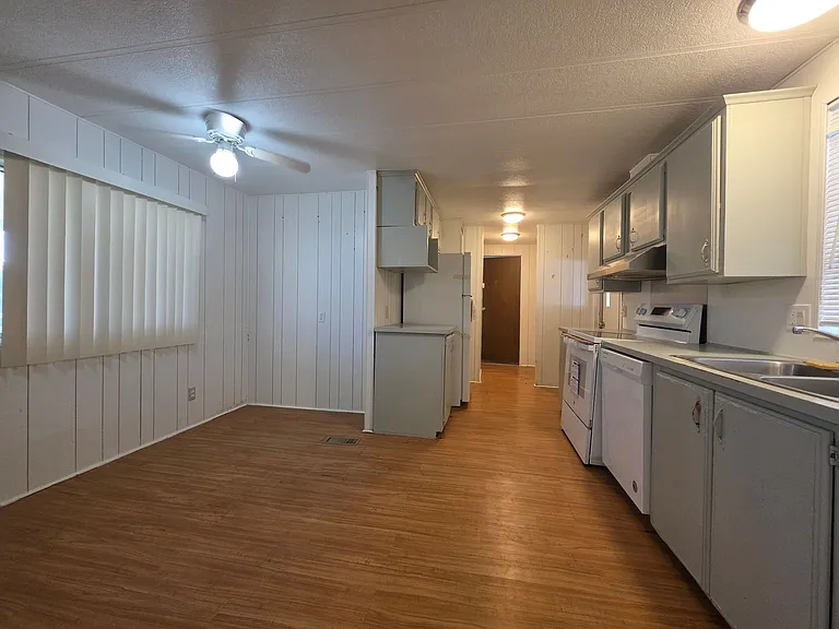 546 Roadrunner Dr — Photo 4