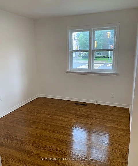 224 Finch Ave E #MAIN FLOOR — Photo 8