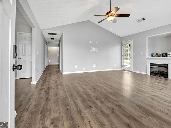 4th image of 572 Clydes Way