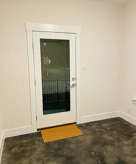 402 Center St — Photo 1