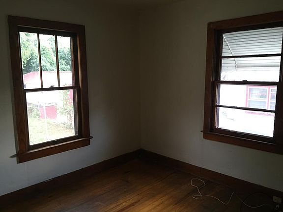4th image of 2514 Olive St