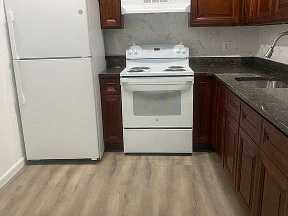 4th image of 3838 Carpenter Ave #2B
