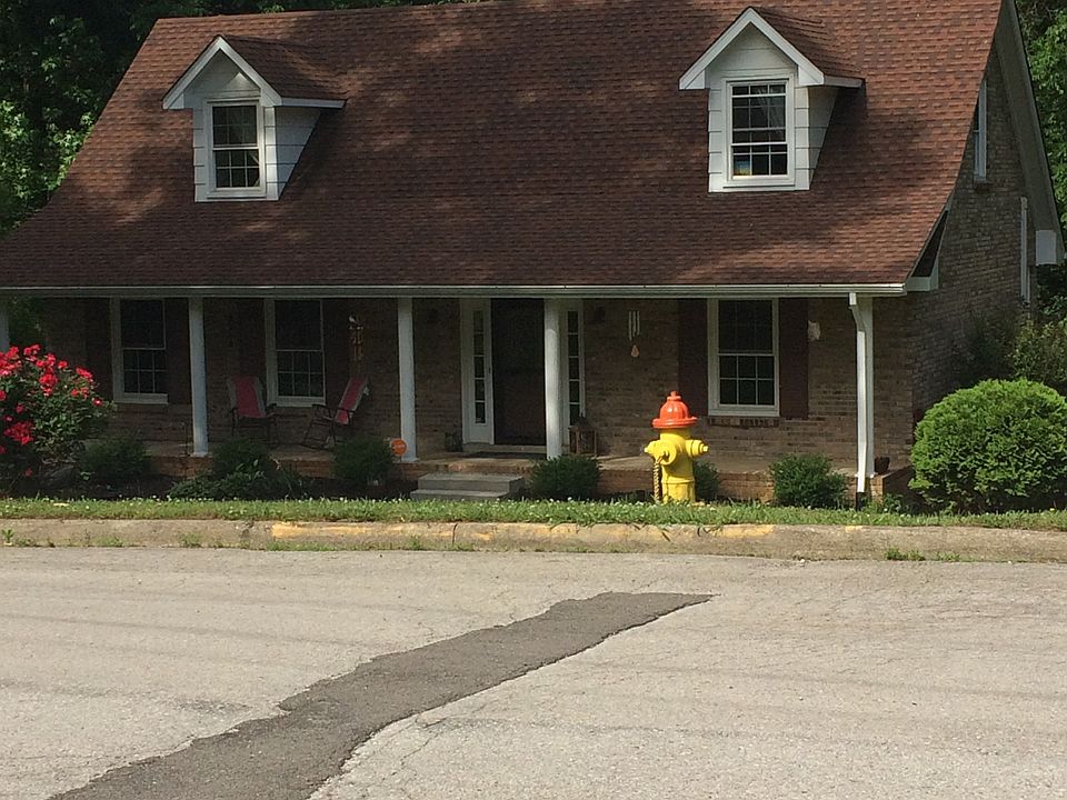 1st image of 415 Warren Cir