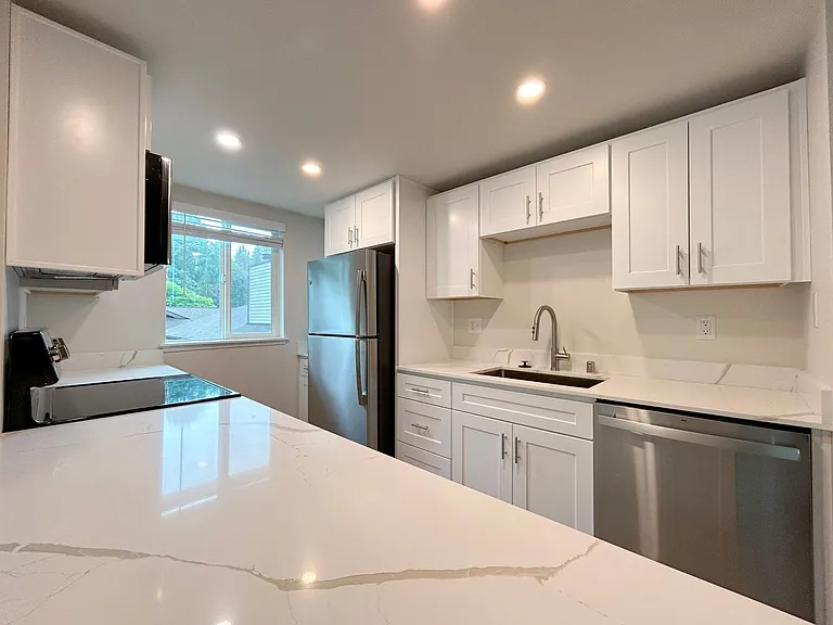Bellefield Manor — Photo 18