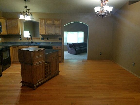 5th image of 514 W Deerfield Cir