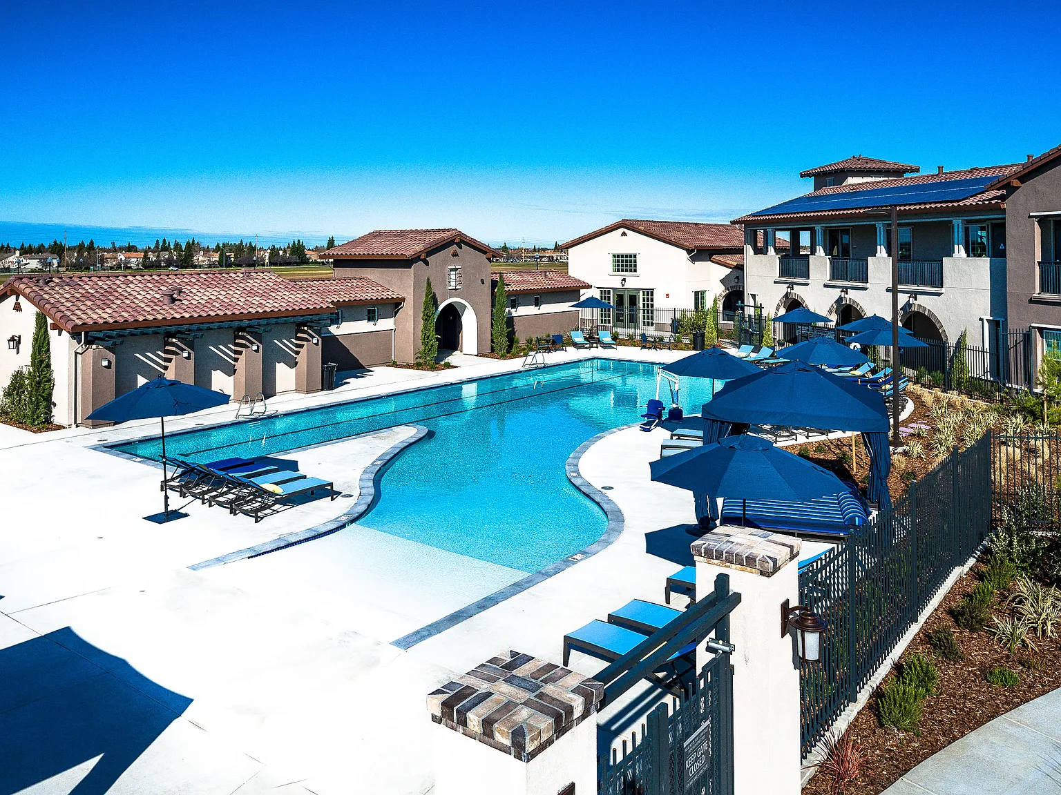 Campus Oaks Apartments — Photo 2