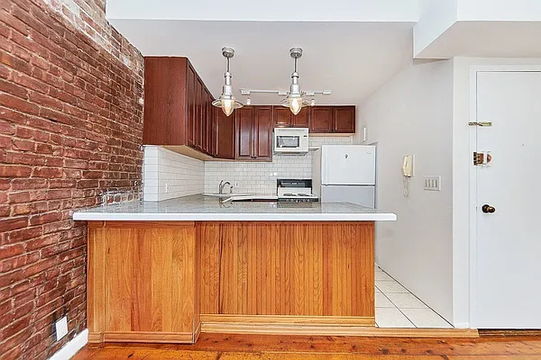 Rented by Keller Williams NYC | media 28