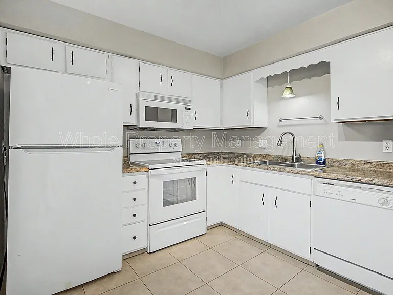 8705 Santa Fe Dr — Photo 6