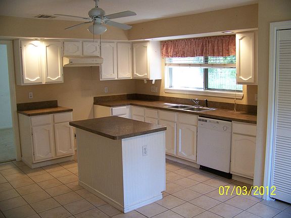 Large Island Kitchen with Lots of Storage