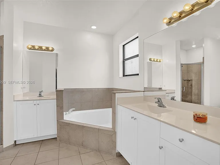 2502 NE 1st St — Photo 37