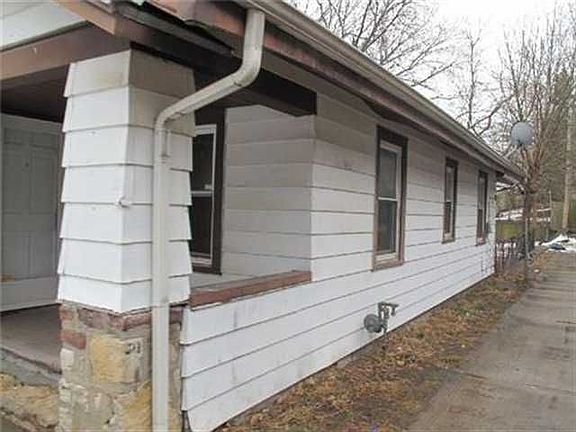 2nd image of 2605 Everett Ave