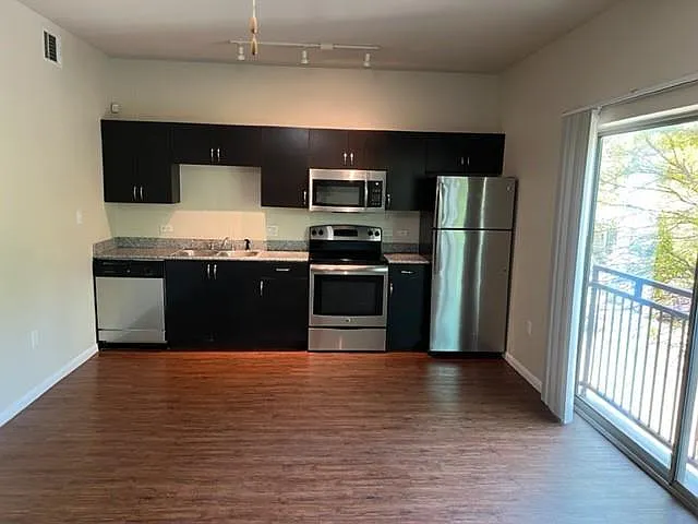 1 bed, 1.0 bath, 686 sqft, $1,400 — Photo 4