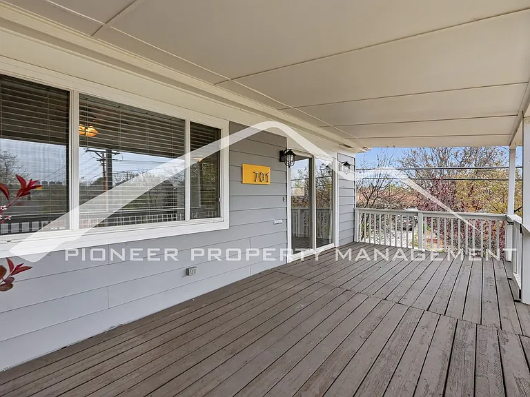 701 S Navajo St — Photo 3