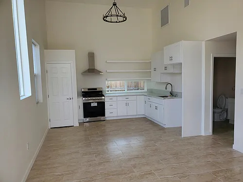 712 Erringer Rd #B Photo 1