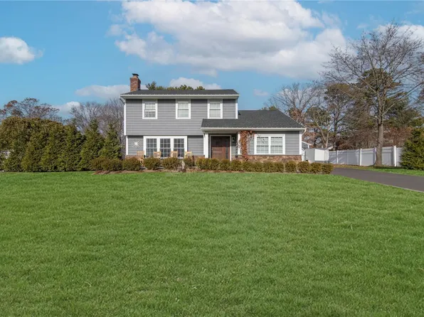 27 Cottage Drive, Farmingville, NY 11738