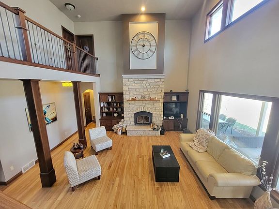 4th image of 1387 Radcliff Rd