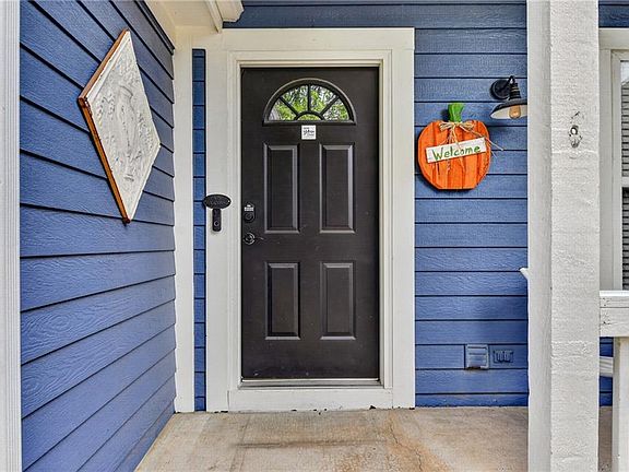 2nd image of 409 S Pumpkin Ridge Cir