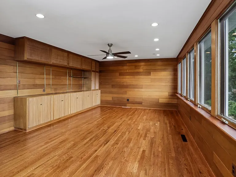 3303 Shirley Ln — Photo 8